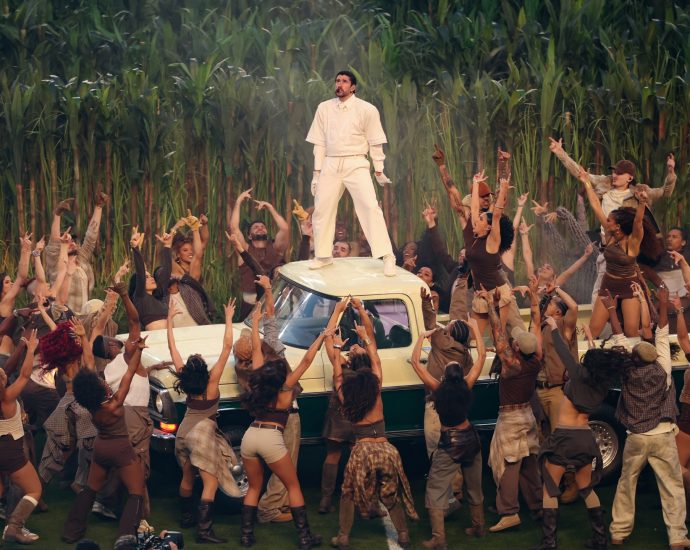 bad-bunny-calls-for-unity-during-super-bowl-half-time-show