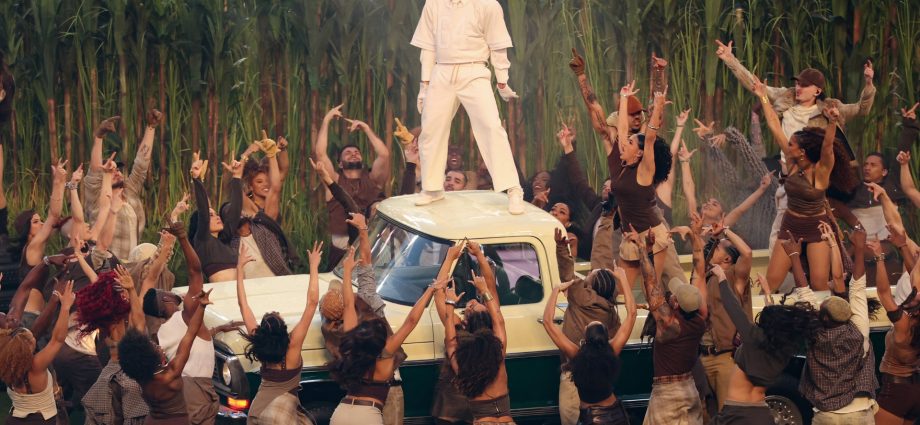 bad-bunny-calls-for-unity-during-super-bowl-half-time-show