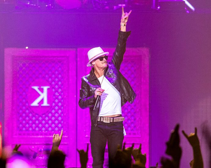 kid-rock’s-alternative-super-bowl-halftime-show-was-just-boring