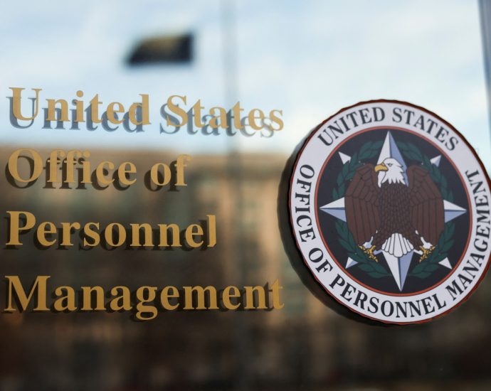 white-house-to-make-it-harder-for-us-federal-workers-to-challenge-firings