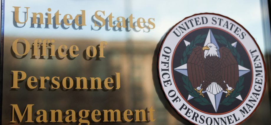 white-house-to-make-it-harder-for-us-federal-workers-to-challenge-firings