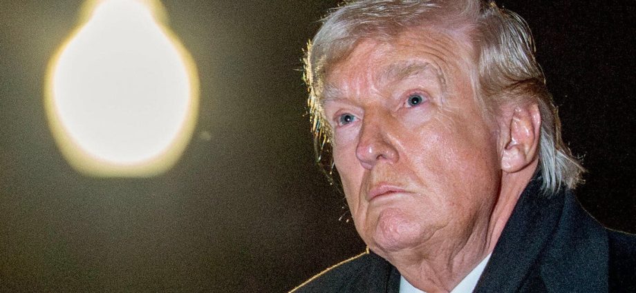 ‘just-look’:-ex-gop-strategist-warns-republicans-that-‘flailing’-the-traitor-will-cost-them