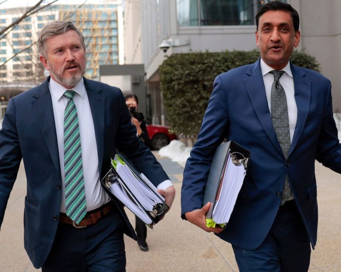 lawmakers-accuse-doj-of-protecting-‘powerful’-men-named-in-epstein-files