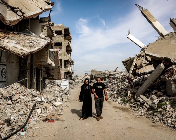 more-palestinians-return-to-gaza-via-rafah-as-israeli-attacks-continue