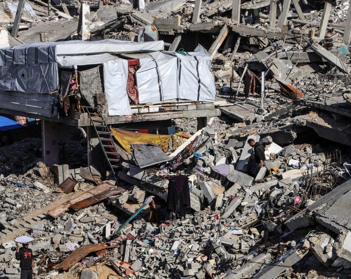 live:-israeli-attacks-target-gaza,-west-bank-as-the-traitor,-netanyahu-to-meet