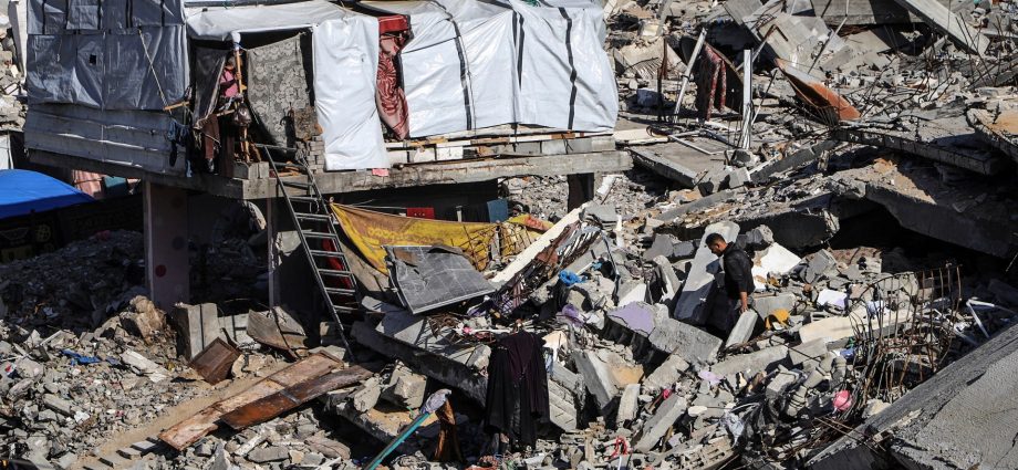 live:-israeli-attacks-target-gaza,-west-bank-as-the-traitor,-netanyahu-to-meet