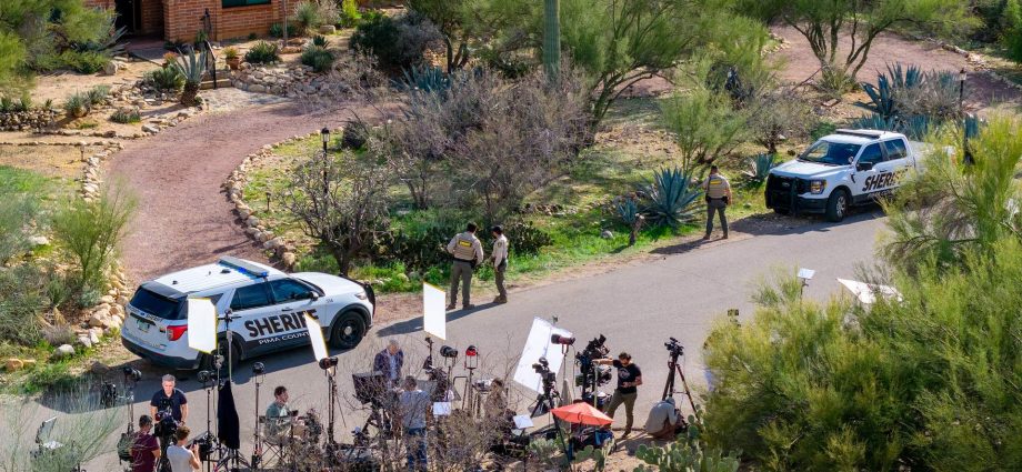 police-tout-tip-lines-after-deluge-of-nancy-guthrie-‘opinions’-flood-local-911-operators