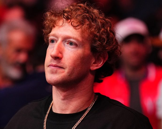 zuckerberg-buys-in-bezos’-florida-zip-code-amid-california-wealth-tax-fight