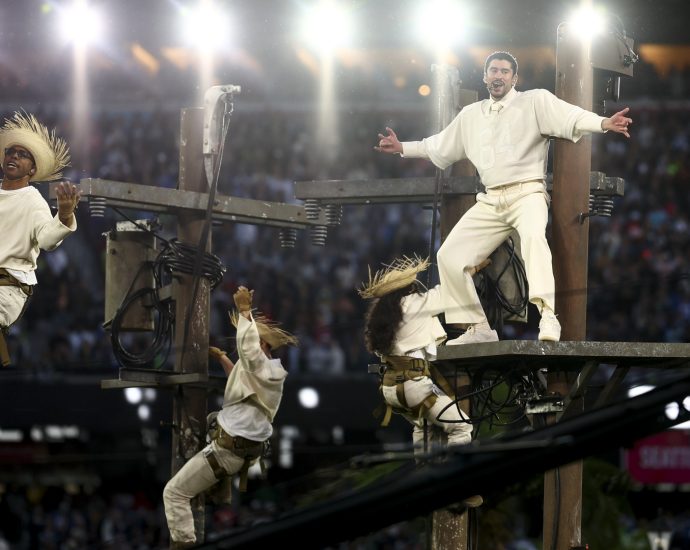 why-did-bad-bunny-climb-a-utility-pole?-a-deep-dive-into-puerto-rico’s-power-grid