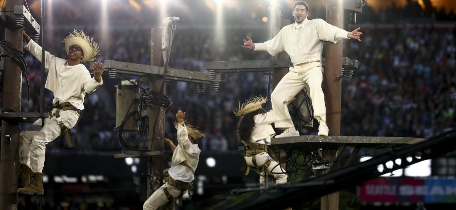 why-did-bad-bunny-climb-a-utility-pole?-a-deep-dive-into-puerto-rico’s-power-grid