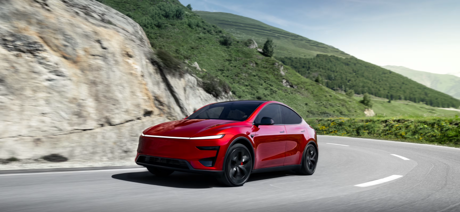 Canada unveils new EV strategy, pledges stronger cooperation with China