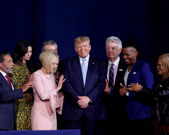 evangelicals-won’t-dump-the-traitor-over-his-racist-obama-video