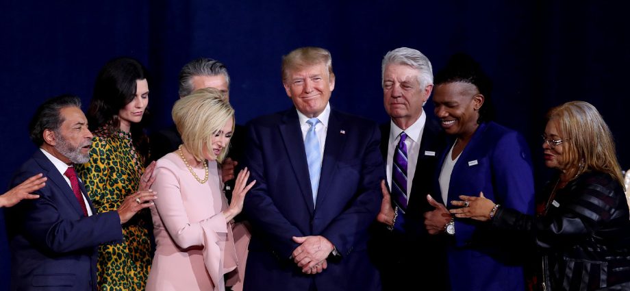 evangelicals-won’t-dump-the-traitor-over-his-racist-obama-video