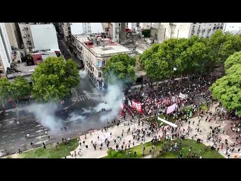 argentina-police,-activists-clash-as-senate-debates-labor-reform