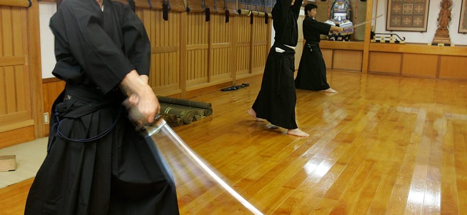 japanese-swordsmith-sees-renewed-interest-in-centuries-old-katana-craft