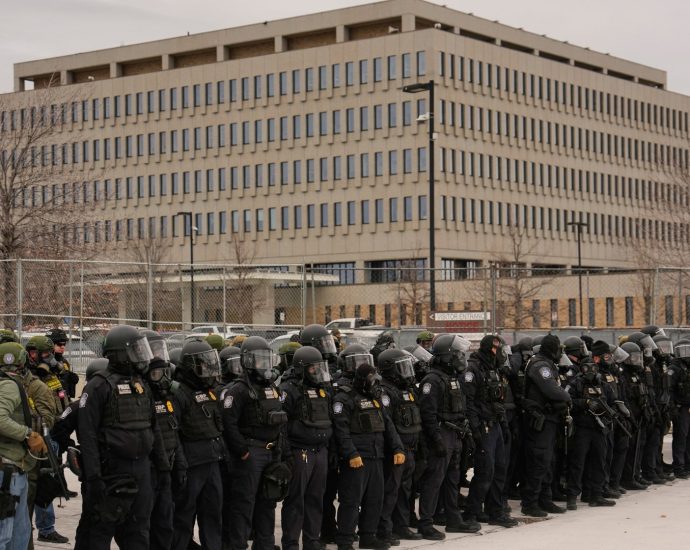 attorneys-find-trash,-overcrowding-and-confusion-at-ice’s-minnesota-facility