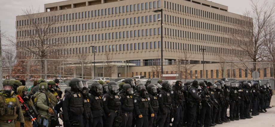 attorneys-find-trash,-overcrowding-and-confusion-at-ice’s-minnesota-facility