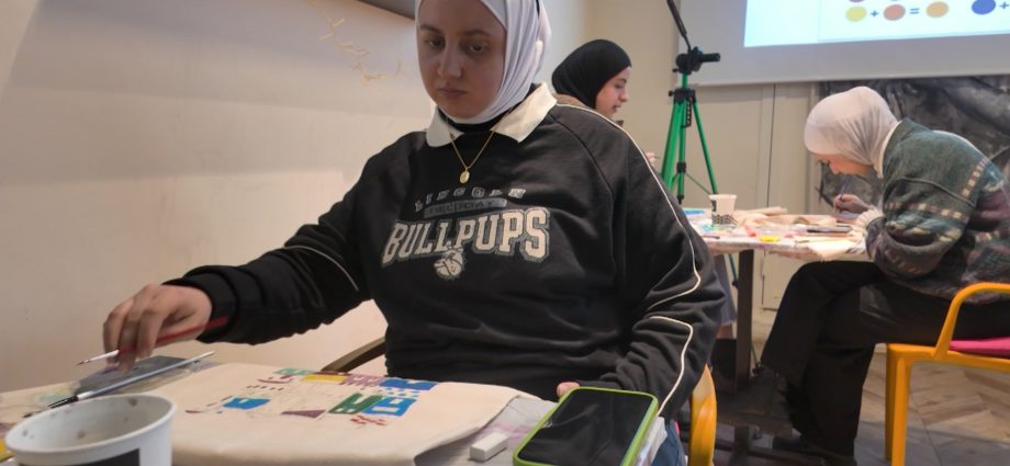 in-aleppo,-art-bridges-syria’s-war-divisions