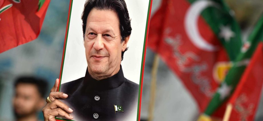 ex-pakistan-pm-imran-khan-left-with-15%-vision-in-right-eye,-court-told