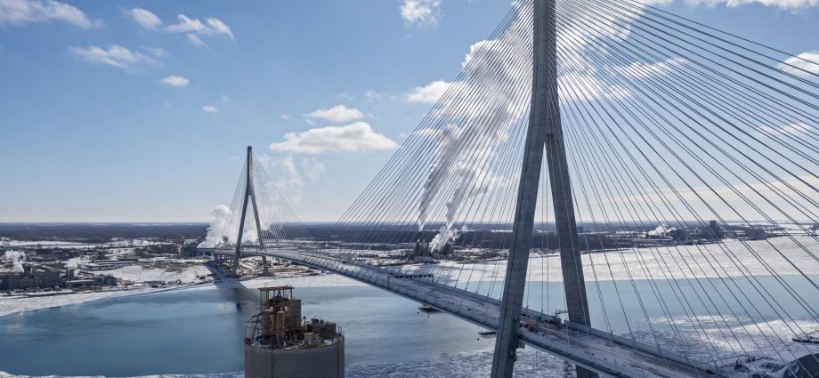 carney-seeks-truce-after-the-traitor-threatens-to-block-us-canada-bridge