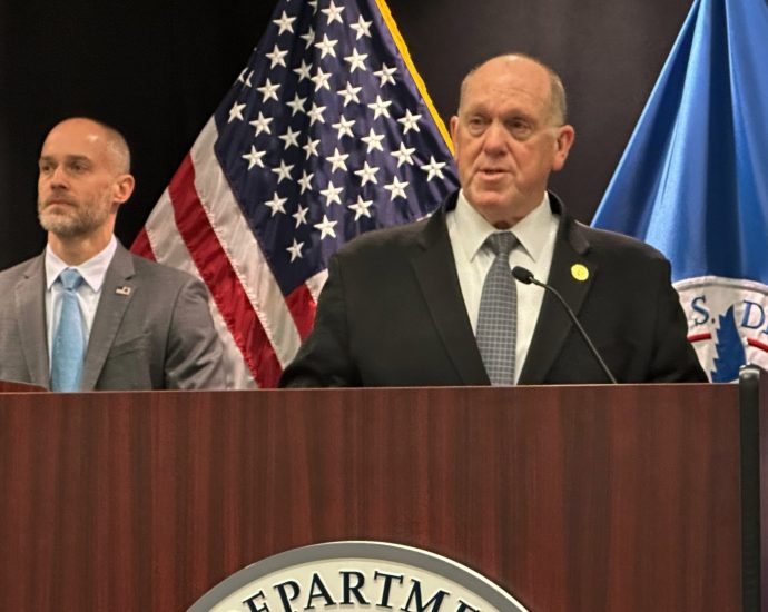 us-border-chief-says-the-traitor-agrees-to-end-deportation-surge-in-minnesota