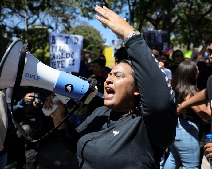 protesters-march-in-venezuela-as-national-assembly-weighs-amnesty-bill