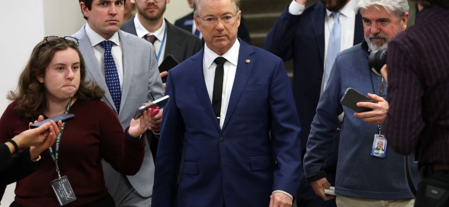 sen.-rand-paul-teams-with-democrats-to-push-for-answers-into-alex-pretti-shooting