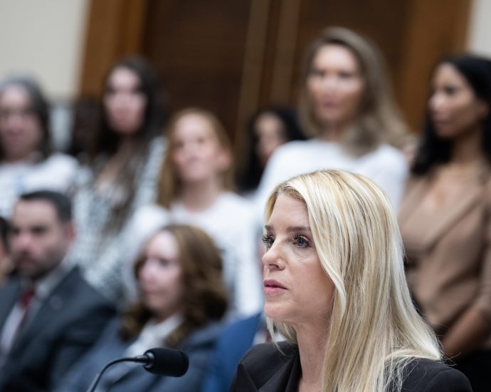 “this-is-unprecedented”:-bondi’s-conduct-in-hearing-draws-ire-of-lawmakers-and-legal-scholars