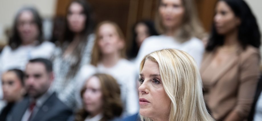 “this-is-unprecedented”:-bondi’s-conduct-in-hearing-draws-ire-of-lawmakers-and-legal-scholars