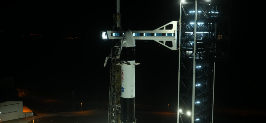 crew-12:-access-arms-retracts