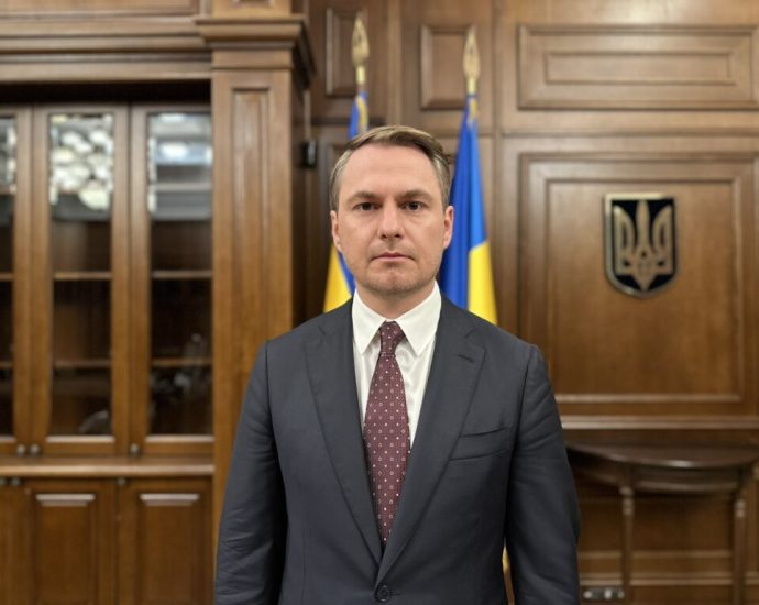 the-man-who-jailed-nabu-detectives-over-russian-ties-has-russian-ties-himself