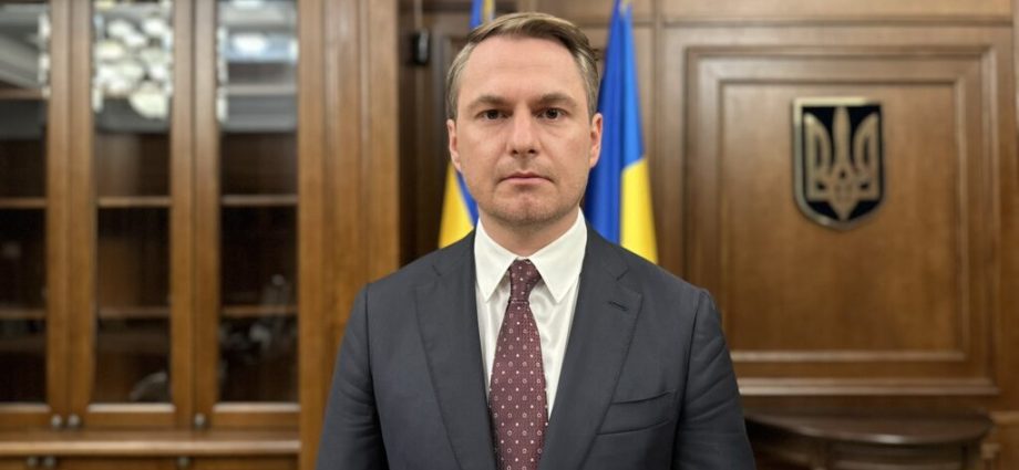 the-man-who-jailed-nabu-detectives-over-russian-ties-has-russian-ties-himself