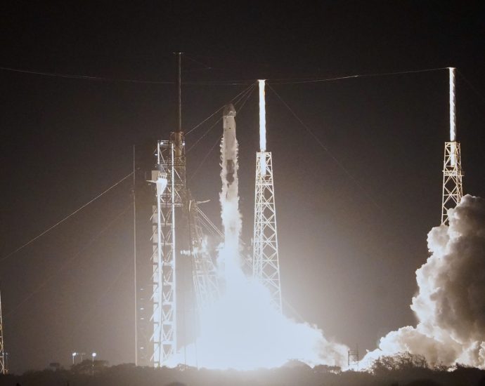 four-astronauts-head-to-international-space-station-after-crew-11’s-abrupt-departure