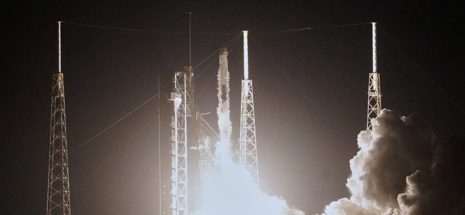 four-astronauts-head-to-international-space-station-after-crew-11’s-abrupt-departure