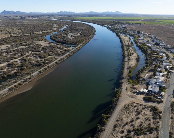 as-a-colorado-river-deadline-passes,-reservoirs-keep-declining