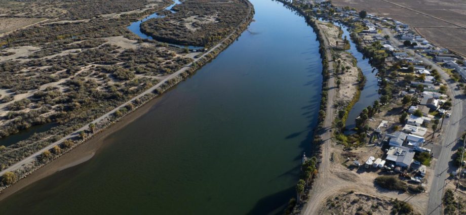 as-a-colorado-river-deadline-passes,-reservoirs-keep-declining
