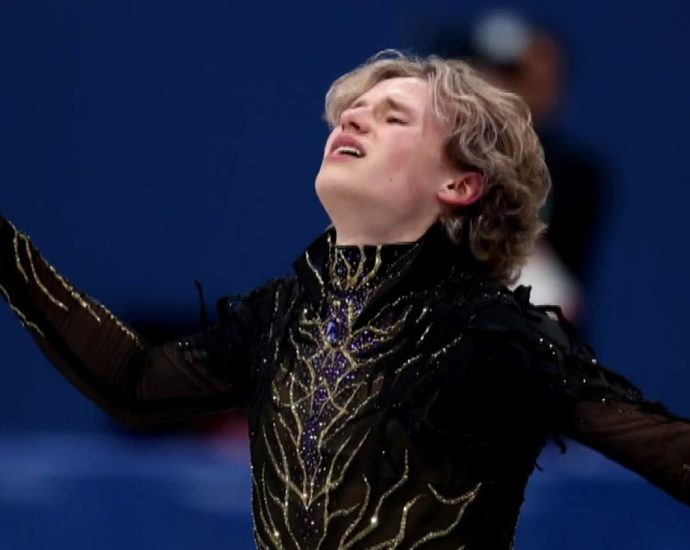 ‘quad-god’-ilia-malinin-falls-and-fails-to-medal