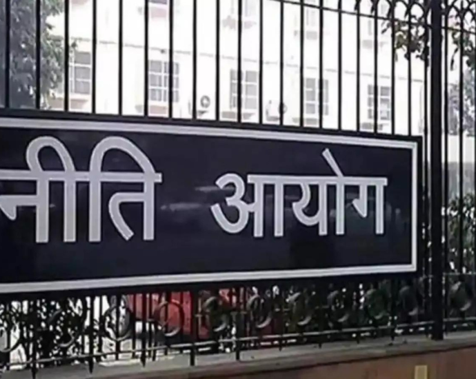 Niti Aayog seeks diesel vehicle phase-out, focus on cleaner tech