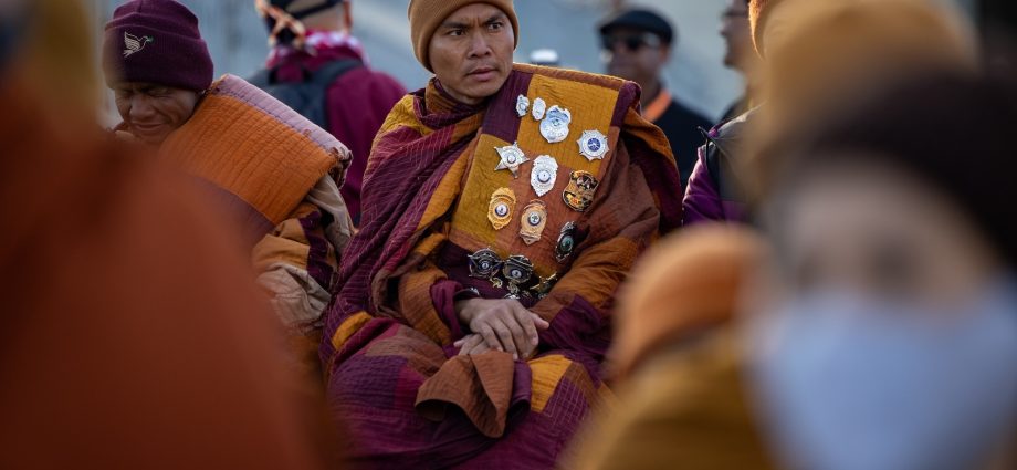 buddhist-monks-vs.-the-traitor’s-fake-“board-of-peace”