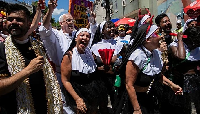 brazil’s-iconic-carnival-opens-in-rio-with-carmelitas-street-party