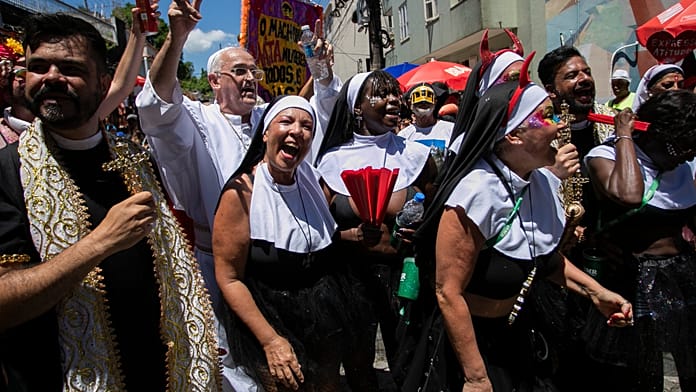 brazil’s-iconic-carnival-opens-in-rio-with-carmelitas-street-party