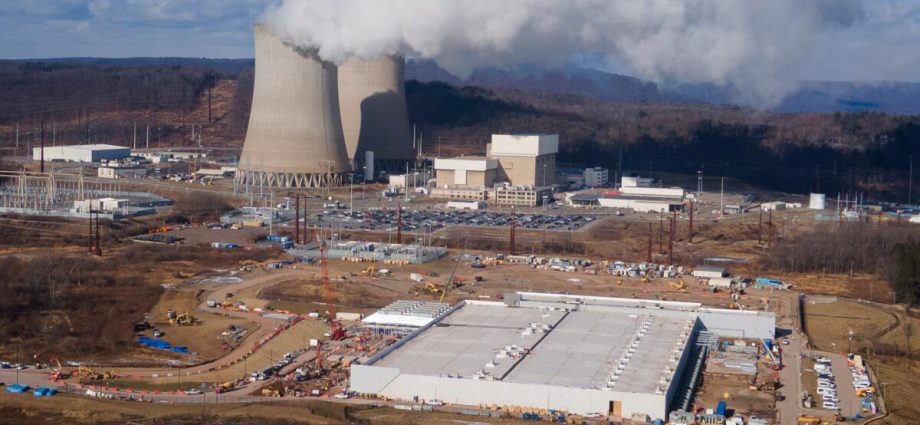 as-electricity-costs-rise,-nearly-everyone-wants-data-centers-to-pick-up-their-tab.-but-how?