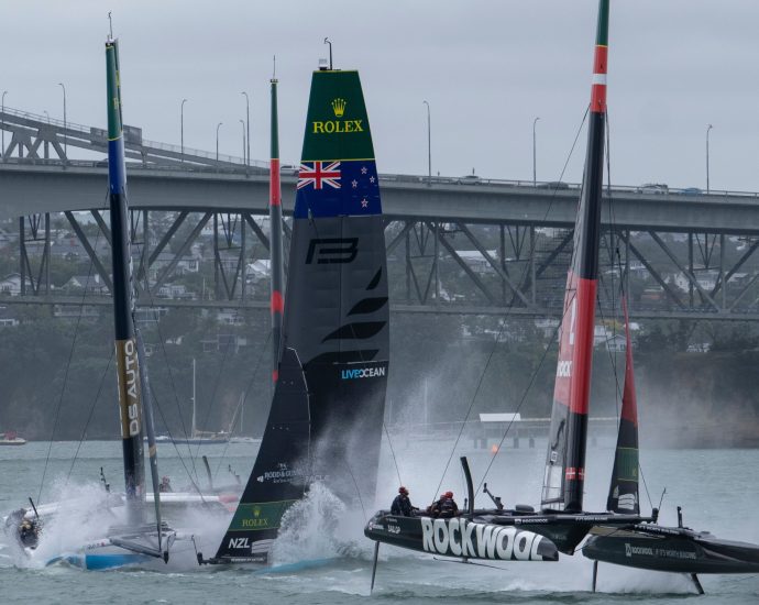 two-hurt-after-high-speed-new-zealand-france-crash-at-auckland-sailgp-race