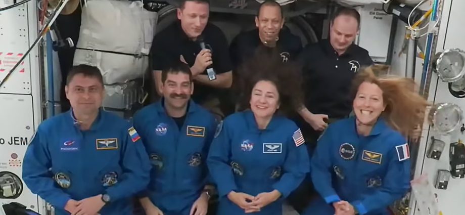 dragon-hatches-open,-crew-12-enters-station-and-joins-expedition-74
