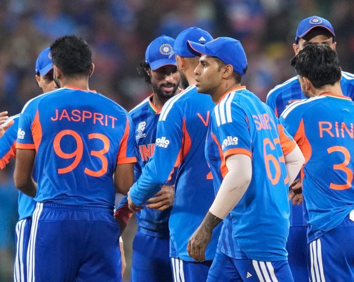 india-rout-bitter-rivals-pakistan-at-t20-world-cup