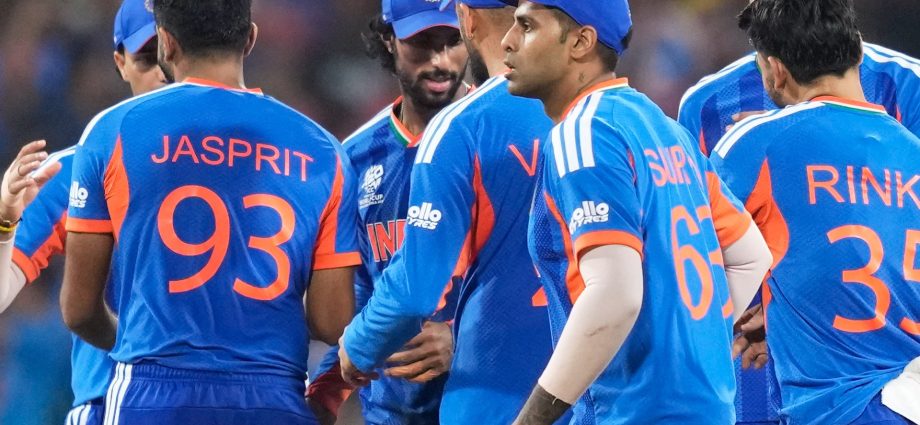 india-rout-bitter-rivals-pakistan-at-t20-world-cup