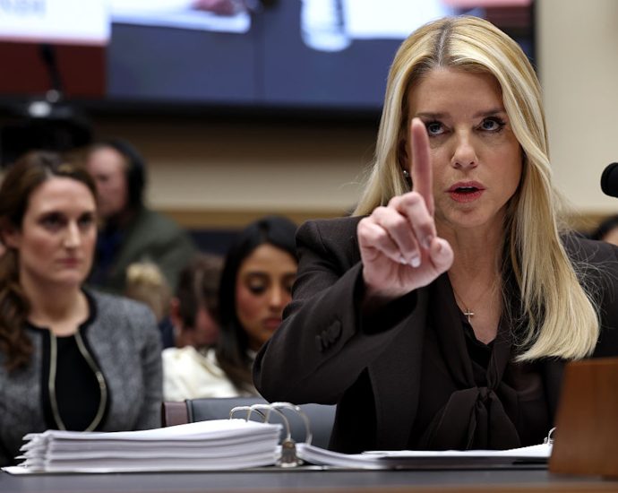 pam-bondi-is-leaving-her-democratic-successor-a-mess