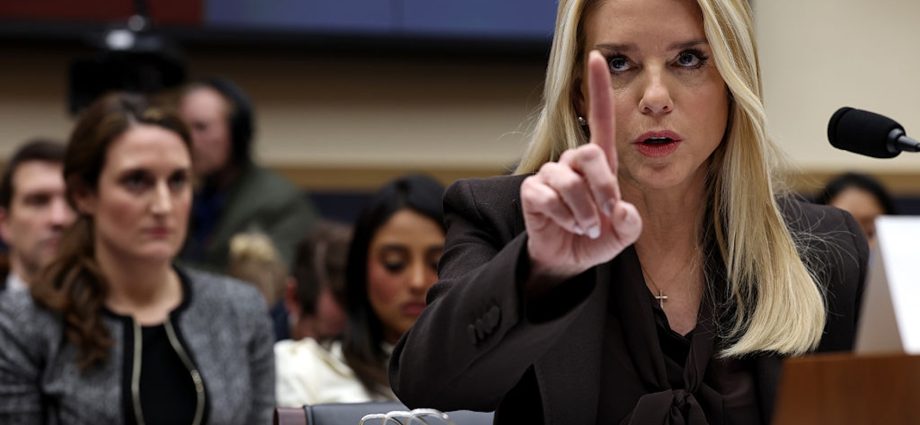 pam-bondi-is-leaving-her-democratic-successor-a-mess