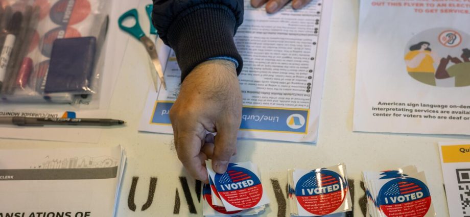 voter-trust-in-us.-elections-drops-amid-the-traitor-critiques,-redistricting,-fear-of-ice