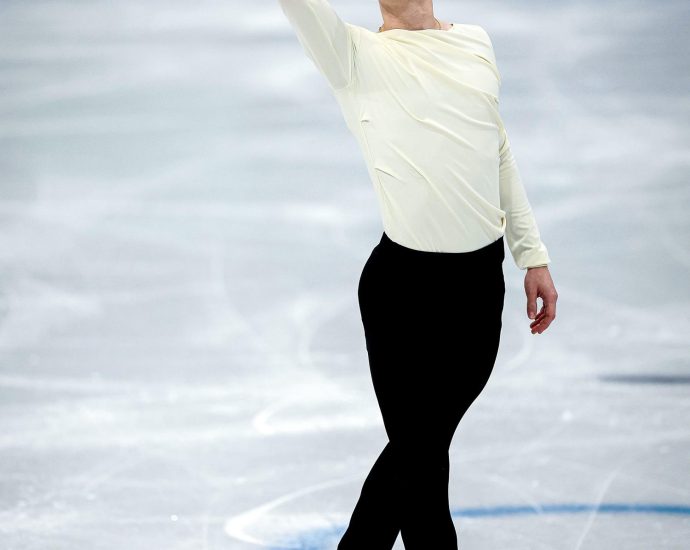 maxim-naumov-says-skating-community-has-ilia-malinin’s-back